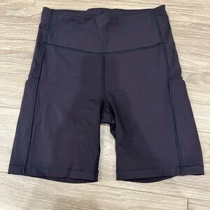 Black Athleta 7inch pocket biker short
